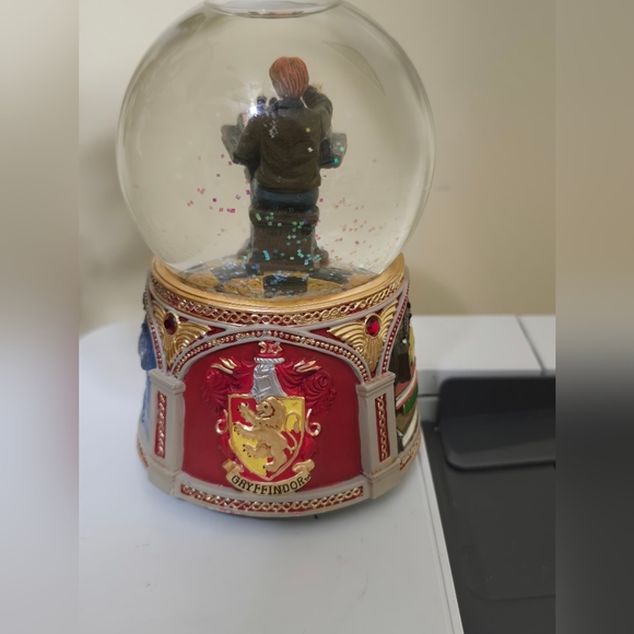 Harry Potter San Francisco Music Box Company Ron Weasley Wizard Chess Snow Globe - Picture 3 of 5